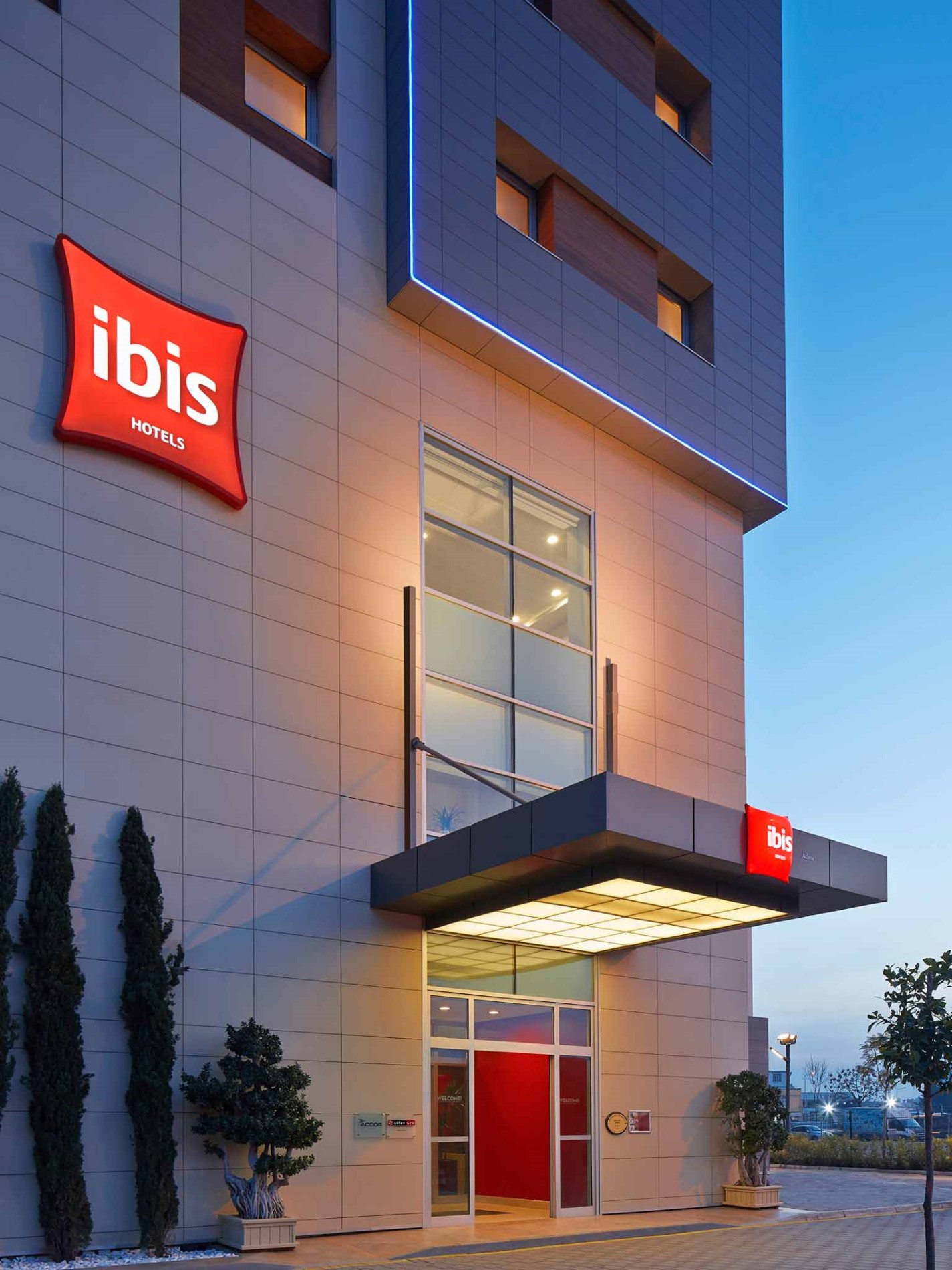 Гостиница ибис адреса. Отель ibis. Сеть отелей Ибис. Ibis Батуми. Ибис Нижний Новгород.