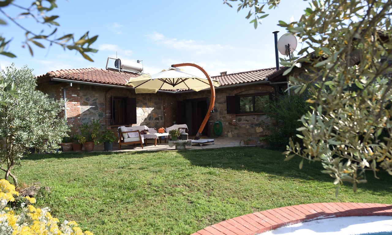 İzmir Selçuk�ta Özel Havuzlu 4+1 8 Kişilik Kiralık Villa.