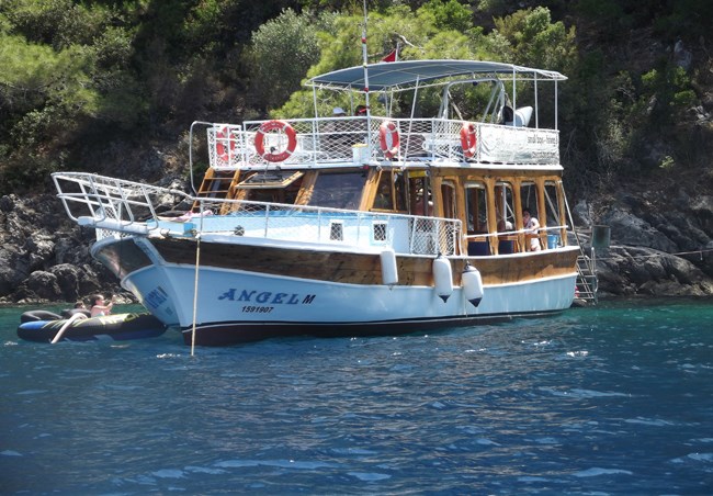 PRIVATE BOAT HIRE 10 to 20 persons